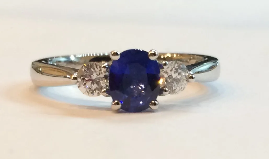 18CT WHITE GOLD DIAMOND & SAPPHIRE CLAW SET RING 2590/5