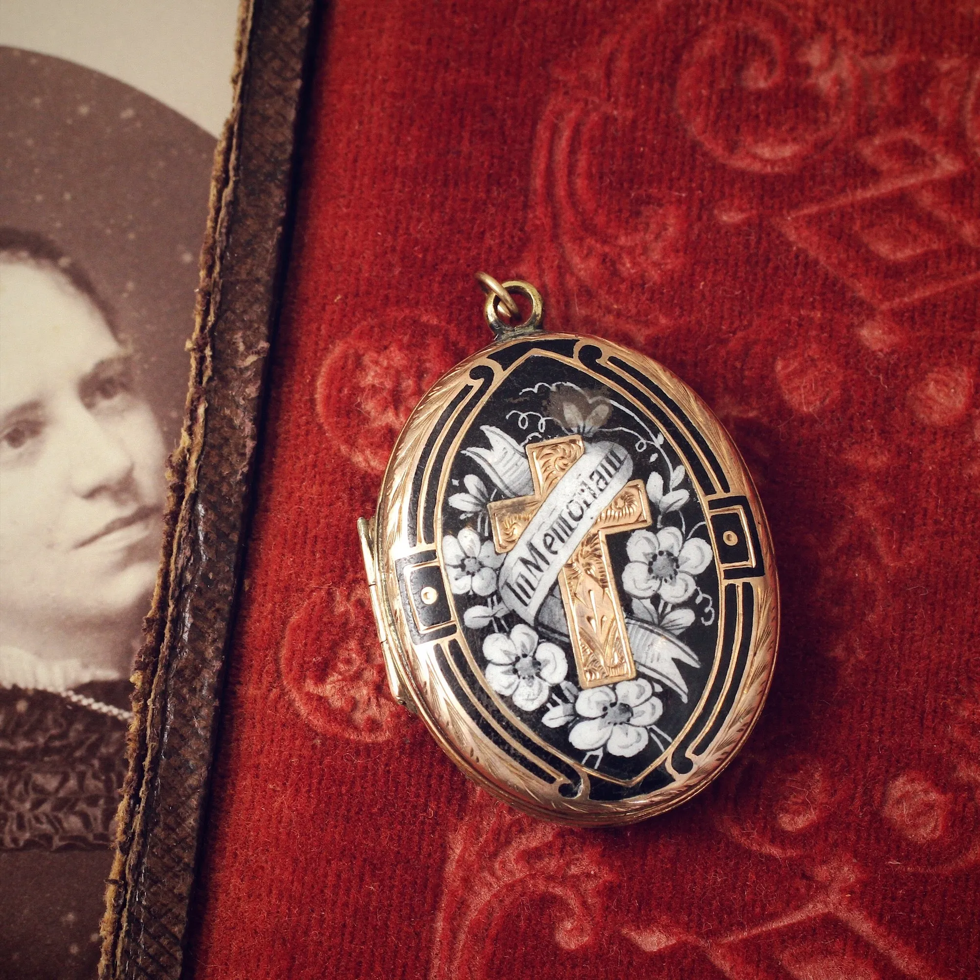 Antique Victorian Enamelled 'In Memoriam' Locket