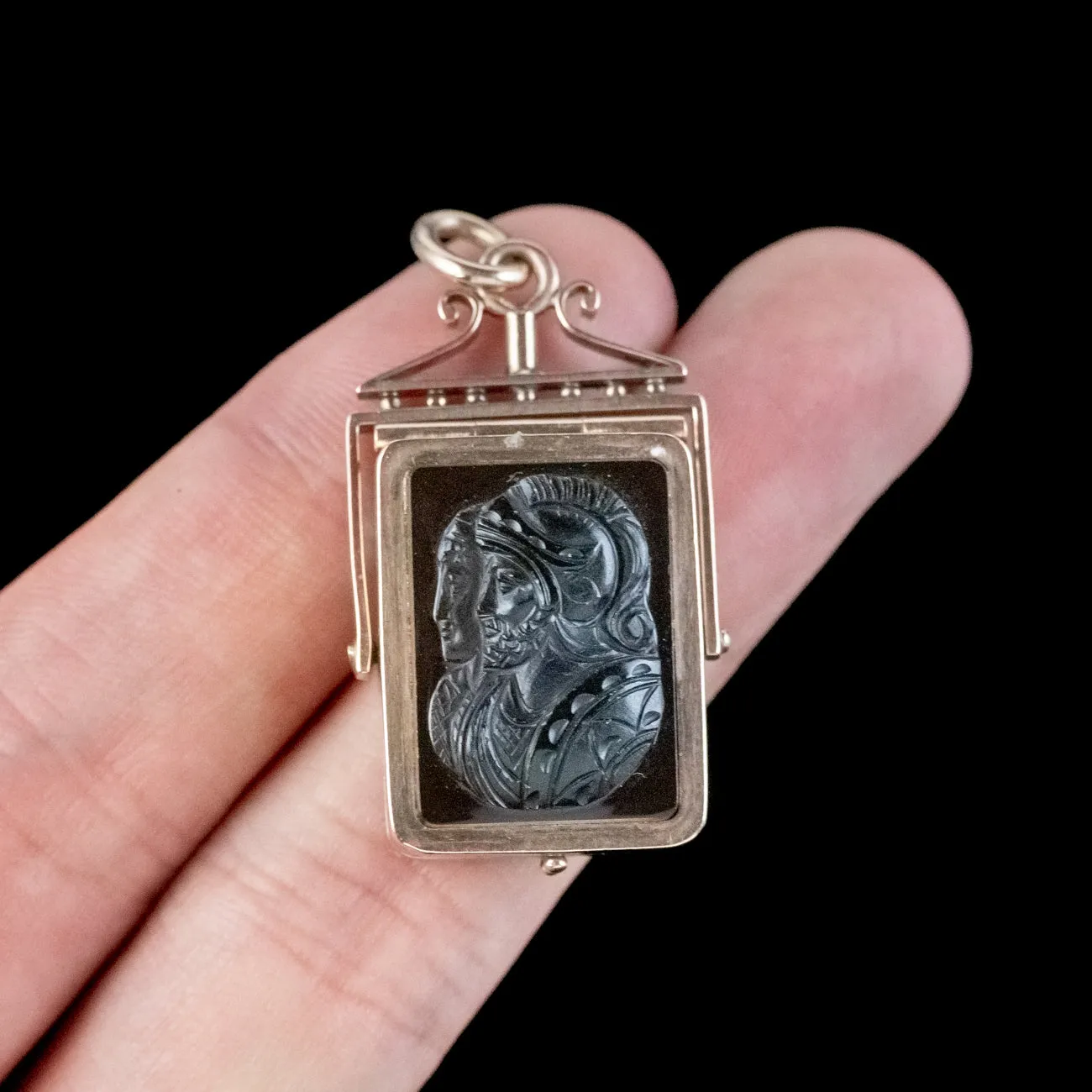 Antique Victorian Venus And Mars Agate Cameo Locket 15ct Gold