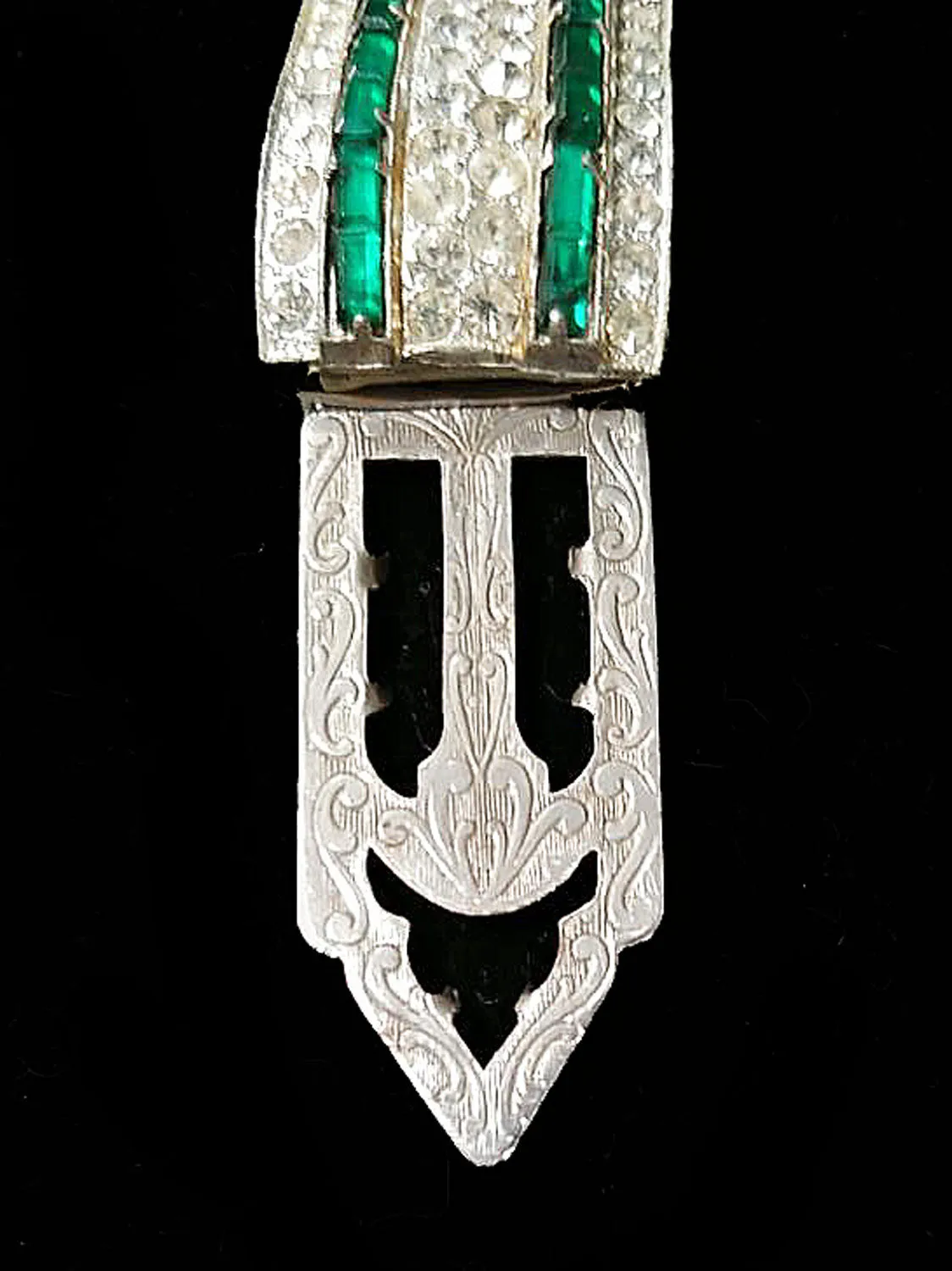 *VINTAGE SPARKLING PRONG ART DECO RHINESTONE & FAUX EMERALD FUR CLIP W EARRINGS